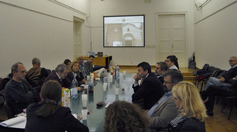 Round Table